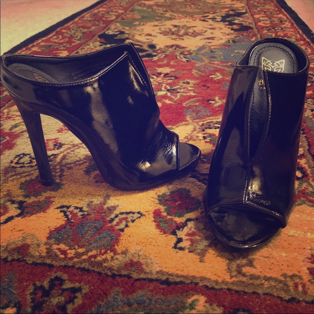 Black heeled mules